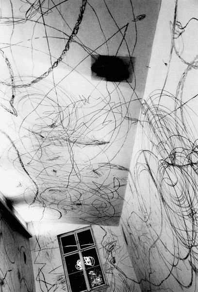 ohne Titel, Kohle, Ruß hinter Glas, Galerie Na bidýlku, Brünn 1993