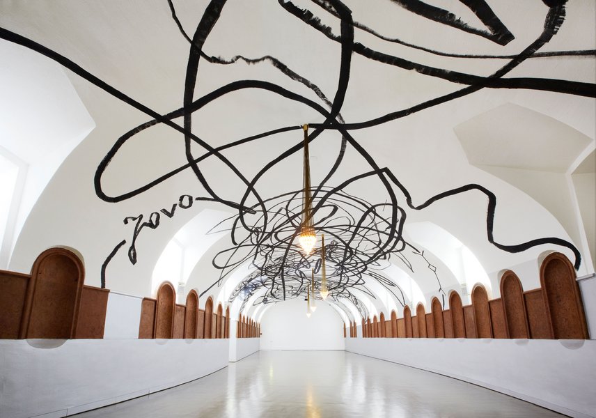 ohne Titel, Acryl, Hofstallung, mumok – Museum moderner Kunst Stiftung Ludwig Wien, Wien 2011 (Lichtobjekte von Joseph Zehrer)