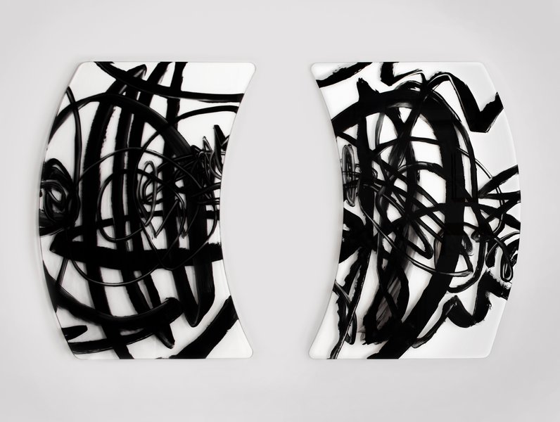ohne Titel (Archiquant 1 und 2), 2013, Gemeinschaftsarbeit mit Heidulf Gerngroß, Kunstharzlack/Acrylglas, à 183 x 113 x 2 cm, Radius: 183 cm